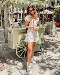 Ada di sekitar atas belahan punggung atau di sekitar doktor melawak je. Wearing Dad Shoes Am I Cool Yet Didn T Think So Sierra Furtado Outfits Cute Casual Outfits Girl Fashion