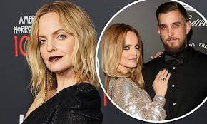 intro i will make your corpse dance, ayy. Mena Suvari Is Pregnant The American Beauty Actress 41 Is Expecting Her First Child Daily Mail Online