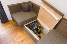 収納のプロの技が光る三次元的な敷地を愉しむシンプルモダンな住まい インテリア ソファー リビングダイニングソファ リビング インテリア