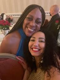 I love these pretty smiles hard working people ❤️. I love seeing people not  by who they are representing or selling but the passion that drives them to  go and make the