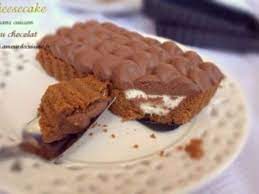 Un délicieux et moelleux gâteau roulé fourré au chocolat, idéal pour les goûters d'anniversaire et les fêtes de fin d'année. Les Meilleures Recettes D Annee Et Gateaux