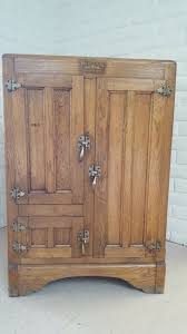 Antikk wooden ice box antikk isboks en antikk tre isen boksen er en stor collectible element som kan brukes som en vin eller barskapet i dag. Ice Boxes Surplus Network