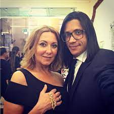 Na televisão são mãe e filho mas fora dos ecrãs são verdadeiros amigos. Maria Joao Abreu Celebra A Sua Paixao Durante Gravacoes Movenoticias