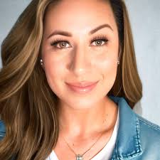 Veronica Dowd's Instagram, Twitter & Facebook