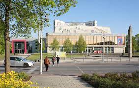 Die uckermärkischen bühnen schwedt (ubs) wurden 1978 an der stelle des 1962 gesprengten und abgetragenen königlichen schlosses errichtet. Ubs Umb Stadt Schwedt Oder