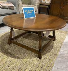 Everyone will be searching for old wagons after they see this! Old Charm Round Coffee Table Sopha