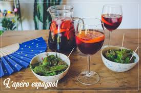 La Recette De La Sangria Rapide Et Des Pimientos De Padron Sur Le Blog Easy Sangria And Pimientos De Padron Recipe On Apero Espagnol Recette Sangria Sangria