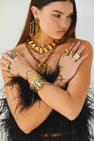 MAKING AND SELLING WRIST