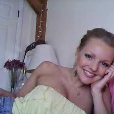 Leah Standish (@leahjenellee)