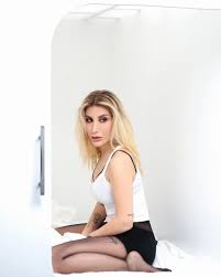 İrem derici'nin babasının ismi hulusi, annesinin ismi ise jale'dir. Irem Derici S Feet Wikifeet