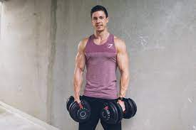 Für floor press mit kurzhanteln legst du dich flach mit dem rücken auf den boden und nimmst eine kurzhantel jeweils in jede hand. Kurzhantel Homeworkout Training Zu Hause Dreamteamfitness
