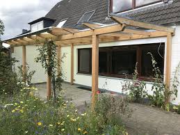 Terrassenuberdachung Aus Larche Halb Uberdacht Terrassenuberdachung Uberdachung Terrasse Uberdachungen