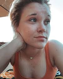 Ella Davidson's Instagram, Twitter & Facebook