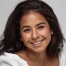 Olivia Mell's Instagram, Twitter & Facebook