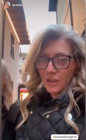 Oggi abbiamo lavorato su una cliente che aveva un colore di capelli rosso  che non era più desiderato. , Per raggiungere questo obiettivo, abbiamo  utilizzato una tecnica di colorazione che ha permesso ...