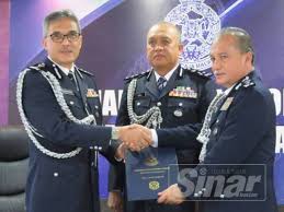 Ketua polis negeri sembilan, datuk mohamad mat yusof cedera selepas terbabit dalam kemalangan di bentong, pahang hari ini. Polis Masih Siasat Motif Pembunuhan Suami Isteri