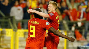 Un short rouge et des chaussettes de foot rouges accompagnent le maillot belge pour la compétition internationale. Diables Rouges Un Possible Changement De Logo Qui En Rappelle D Autres