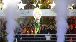 Ultraslan uni | fener ağlama koreografi hikayesi. Sampiyon Galatasaray Kupayi Kaldirdi Goal Com