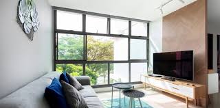 Installing wallpapers with very small patterns will definitely make the room look bigger with so much activity, on the other hand, larger designs don't forget to drop your comments. 5 Paint Colours That Make A Room Look Bigger Deco Man