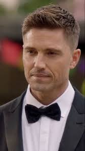 Eric Winters's Instagram, Twitter & Facebook