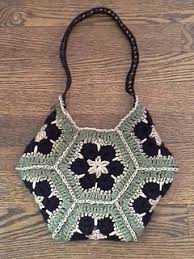 Gormley for red heart yarn join up colorful hexagon and pentagon granny squares in this summer bag crochet pattern. Ravelry African Flower Bag Pattern By Crystal Doedtman