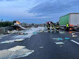 Il bilancio dell'incidente avvenuto vicino parma. Incidente Tra Camion A1 Chiusa E Lunghe Code Tra Reggio E Parma Foto Reggionline Telereggio Ultime Notizie Reggio Emilia