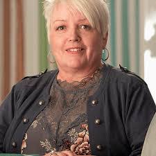 Lori Holt's Instagram, Twitter & Facebook