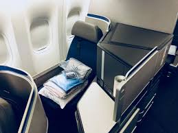 Link air india boeing b777 200lr. Review United 777 200 Polaris Business Class Chicago To Frankfurt Live And Let S Fly