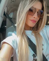 Roxy Lara's Instagram, Twitter & Facebook