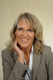 Stefanie Roth's Instagram, Twitter & Facebook