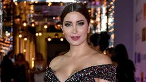 الإحساس بألمٍ شديد في مكان إجراء العملية، والذي قد يستمر لبضعة أسابيع. Ù†Ø³Ø±ÙŠÙ† Ø·Ø§ÙØ´ ØªÙƒØ´Ù Ø³Ø¨Ø¨ Ø¥Ø¬Ø±Ø§Ø¦Ù‡Ø§ Ø¬Ø±Ø§Ø­Ø© ØªØ¬Ù…ÙŠÙ„ ÙÙ‰ Ø§Ù„Ø£Ù†Ù