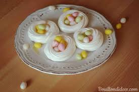 Ajoutez le sucre, puis incorporez délicatement le jus de pois chiches en neige en mélangeant de bas en oeufs pour ne pas casser la mousse. Des Meringues Sans Åuf Vegan Sans Glo Et Delicieuses Bouillon D Idees