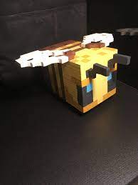 Honey blocks, beehives, release date, and more the latest addition to minecraft recently has been the arrival of, you guessed it, bees! Pin By Kristina Martin On My Crafts In 2021 Diy Minecraft Decorations Minecraft Room Decor Minecraft Crafts