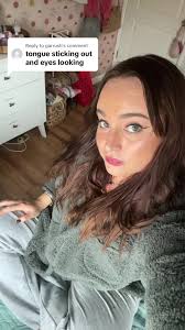 Replying to @garrush other examples of “disney knees” for gen z 👀  #disneyknees #genz #millennial