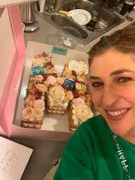 Thank you to ᠅ Crumbles Patisserie ᠅ for this amazing and beautiful  birthday cake! 💕 🍰