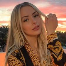 Most of her family members live in the midwest in wisconsin, iowa, and missouri. Who Is Corinna Kopf Get To Know The Influencer Dailyinet