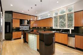 10+ kitchens with black appliances in