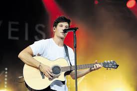 Heyy!am 2.10.16 war wincent weiss in eutin und hat ein konzert gegeben :) hier hat er ein lied für seine schwester (12) gespielt. Konzert In Hamburg Wincent Weiss Sorgt Fur Super Stimmung Bei Ausverkauftem Konzert Mopo De