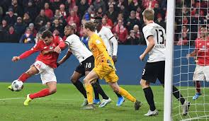Eintracht frankfurt fails to pass dortmund after draw with mainz (1:08). Mainz 05 Eintracht Frankfurt 2 1 Diesmal In Uberzahl Mainz Feiert Zweiten Sieg Unter Beierlorzer
