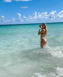 Sabrina Salvatierra mirror view