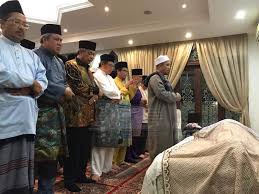 Yb dato' abd rahman datuk haji dahlan setiausaha penyelaras barisan nasional negeri sabah. Tpm Menziarahi Jenazah Allahyarham Datuk Haji Daud Bin Abdul Rahman Meradong Today