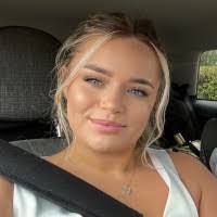 Courtney Akers's Instagram, Twitter & Facebook