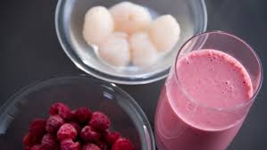 Smoothie Aux Framboises Et Aux Litchis Parfume A La Rose Recipe Food Therapy Food Dessert Smoothie