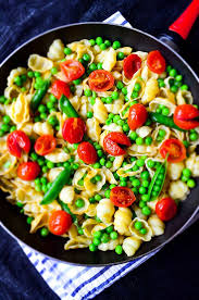Summer Pasta With Tomatoes And Peas Recipe Summer Pasta Vegetarian Dinners Vegetarian Recipes Easy