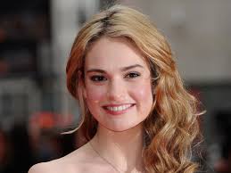 Lily James: Nàng Cinderella thắp nắng Hollywood bằng nụ cười