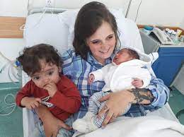 Carolina deslandes foi escolhida pelo boticário para ser o rosto da campanha para o dia da mãe da marca. Caras Carolina Deslandes Partilha Foto Encantadora Dos Filhos