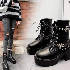 天使と悪魔 サブカル系ファッション seasonz 新作のご紹介です 商品情報 天使と悪魔 サブカル系ファッション seasonz ダブルベルトにメタルのリベット打ちが病みかわいい厚底ブーツです フロントは編み上げ式のデザインでストリート感いっぱいの