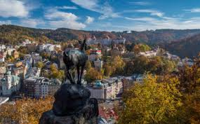 Hier siehst du in der burg hoch über prag den gewaltigen veitsdom, die goldene gasse, den thronsaal der tschechischen könige, kaiser des heiligen römischen reichs und der habsburger kaiser in tschechien. Sehenswurdigkeiten Karlovy Vary