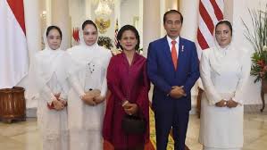 Iium rector emeritus professor tan sri dzulkifli abdul razak, president. Berkerudung Putih Comelnya 3 Putri Malaysia Di Istana Bogor Foto 2