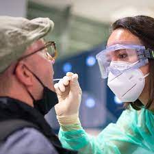 Wer sich aus eigener initiative beim arzt auf corona testen lassen will, muss mit kosten von rund 100 euro oder mehr rechnen. Coronavirus Was Bringt Der Neue Schnelltest Ndr De Ratgeber Gesundheit